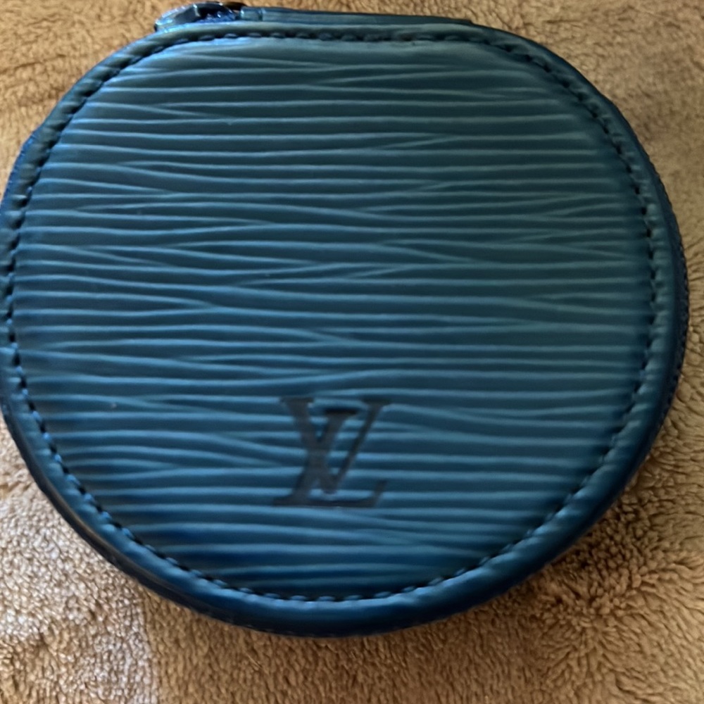 Louis Vuitton miniature Epi jewelry case & Epi Porte coin purse or AirPods case - Picture 6 of 11